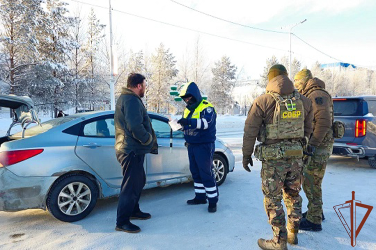 В Югре при содействии СОБР Росгвардии пресечены нарушения в сфере миграции (видео)