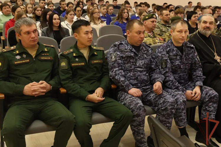 В Уральском округе Росгвардии продолжаются профориентационные и патриотические мероприятия для молодежи