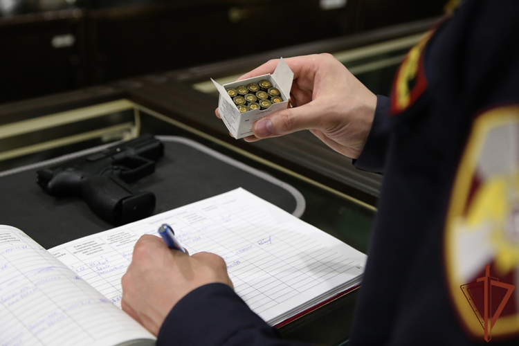 Профилактические мероприятия в сфере оборота гражданского оружия проходят в Уральском округе Росгвардии (ВИДЕО)