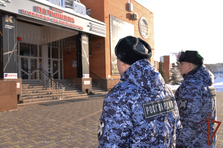 Росгвардейцы обеспечили правопорядок на хоккейных матчах на Урале