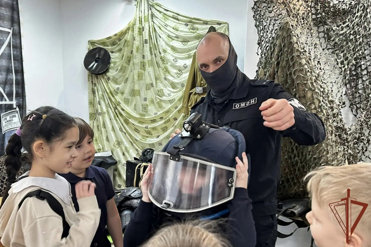 Росгвардейцы провели патриотические и профориентационные мероприятия в преддверии юбилея ведомства на Урале