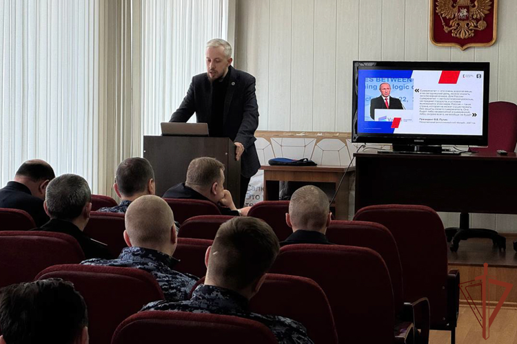 В Уральском округе Росгвардии продолжаются профориентационные и патриотические мероприятия для молодежи