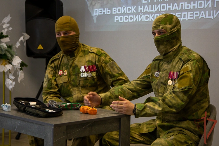Росгвардейцы Уральского округа организовали тематические встречи с молодежью в рамках всероссийской акции «Неделя мужества»