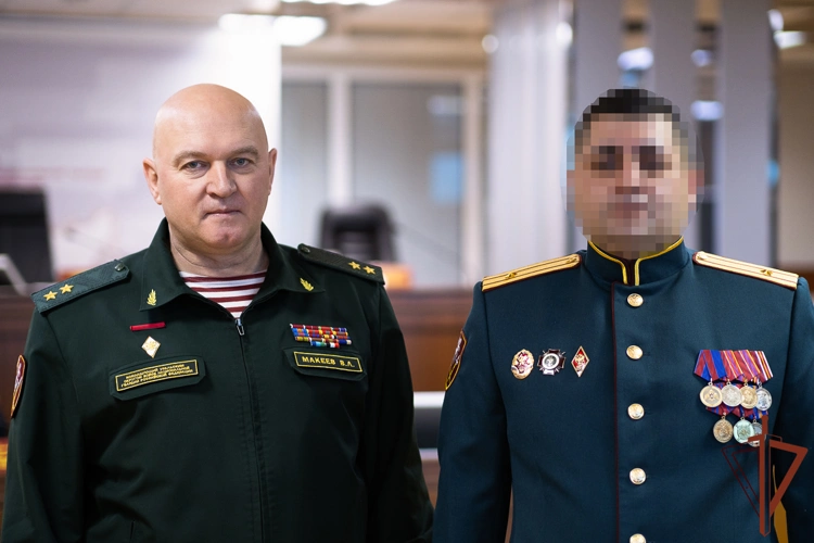 Командующий Уральским округом Росгвардии вручил государственные награды и погоны офицерам ведомства
