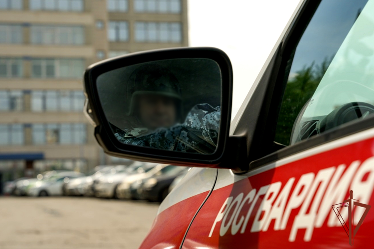 В Екатеринбурге росгвардейцы задержали мужчину, открывшего стрельбу на улице