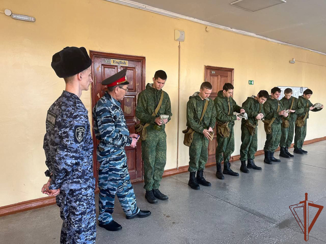 Росгвардейцы Уральского округа провели патриотические мероприятия для молодежи и представили творческие проекты