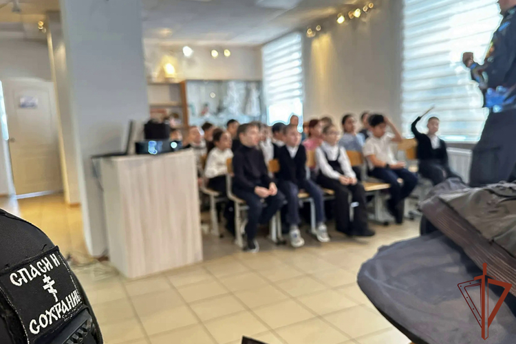 Росгвардейцы провели патриотические и профориентационные мероприятия в преддверии юбилея ведомства на Урале