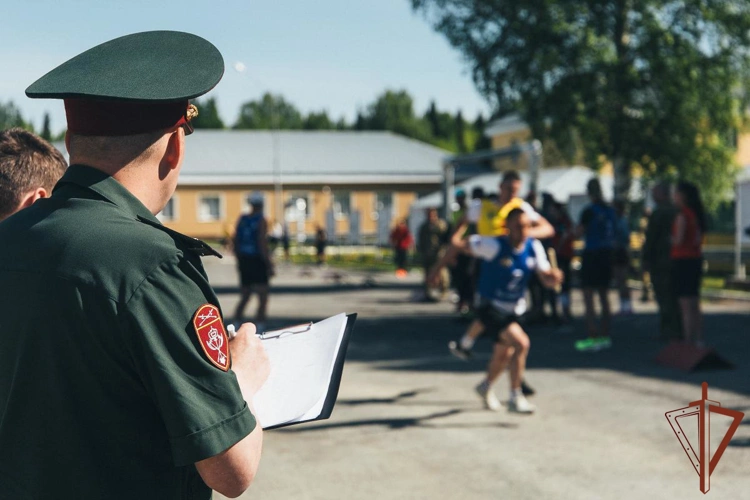 В Уральском округе Росгвардии определили сильнейших спортсменов в легкоатлетическом кроссе и служебном биатлоне