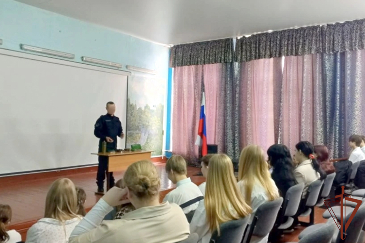 В Уральском округе Росгвардии продолжаются профориентационные и патриотические мероприятия для молодежи