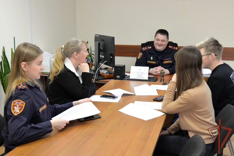 На Урале прошли торжественные мероприятия ко Дню подразделений лицензионно-разрешительной работы и государственного контроля Росгвардии (ВИДЕО)