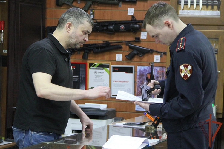 На Урале прошли торжественные мероприятия ко Дню подразделений лицензионно-разрешительной работы и государственного контроля Росгвардии (ВИДЕО)