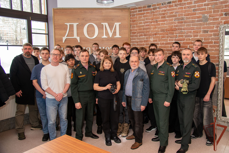 Росгвардейцы Уральского округа провели патриотические мероприятия для молодежи и представили творческие проекты