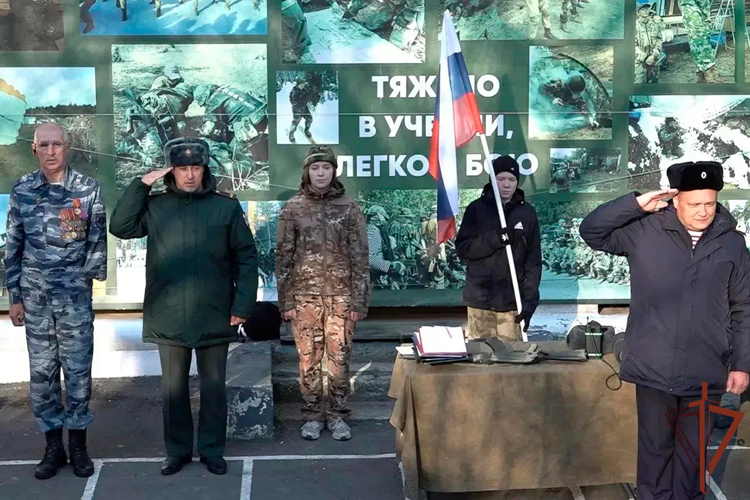 В подразделениях Уральского округа Росгвардии прошли патриотические мероприятия для молодежи