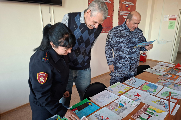 Дни открытых дверей и патриотические акции организовали росгвардейцы для юных жителей Урала (видео)