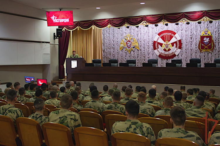 В Уральском округе Росгвардии завершился учебно-методический сбор с выпускниками военных вузов (видео)
