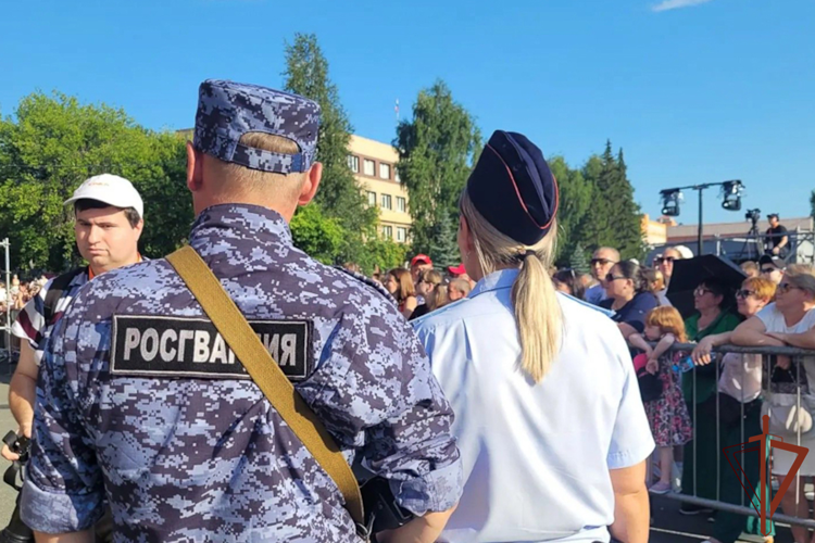 Росгвардейцы обеспечили правопорядок в ходе массовых мероприятий в регионах Урала
