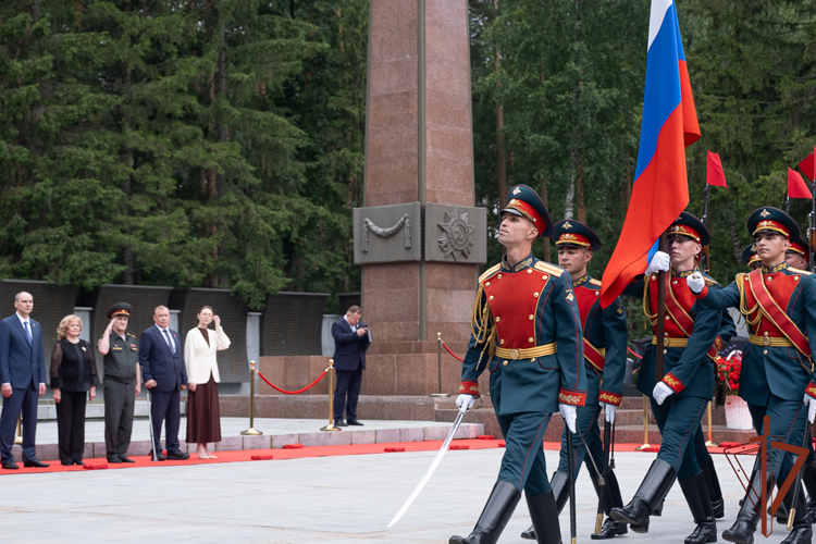 На Урале военнослужащие и сотрудники Росгвардии приняли участие в памятных мероприятиях ко Дню памяти и скорби