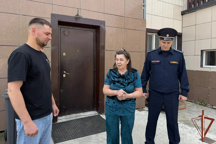 В Югре росгвардейцы спасли из горящего дома ветерана Великой Отечественной войны