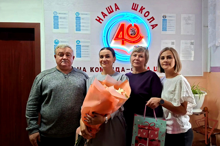 На Урале росгвардейцы поздравили педагогов подшефных учебных заведений с Днем учителя