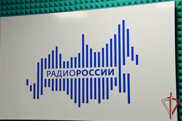 Представители Уральского округа Росгвардии поздравили работников региональных радиостанций с профессиональным праздником