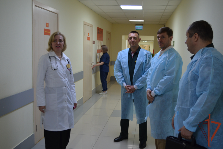 Делегация Уральского медуниверситета ознакомилась с условиями обучения студентов в военном госпитале Росгвардии