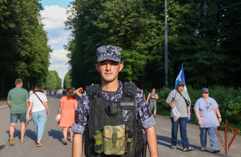Сотрудники и военнослужащие Росгвардии обеспечили правопорядок при проведении матча Кубка России по футболу в Санкт-Петербурге