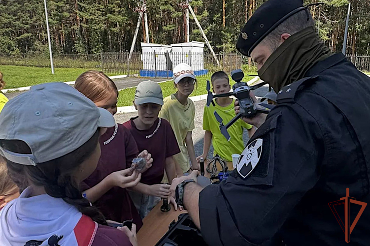 Росгвардейцы провели патриотические мероприятия для юных уральцев