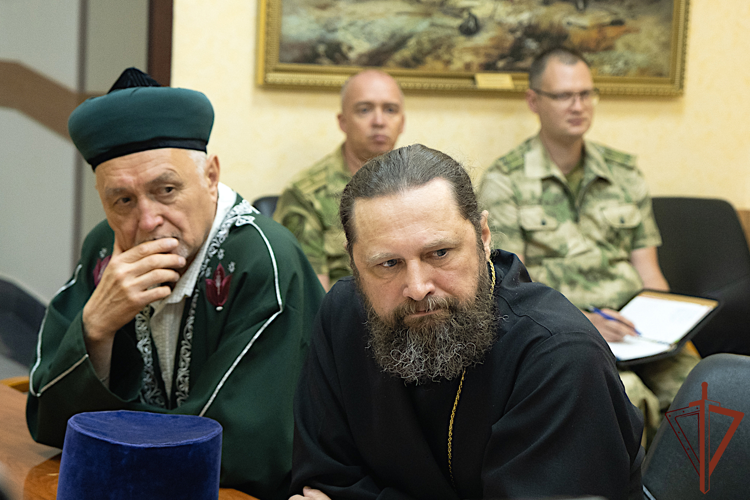 В Уральском округе Росгвардии обсудили вопросы духовно-нравственного воспитания личного состава