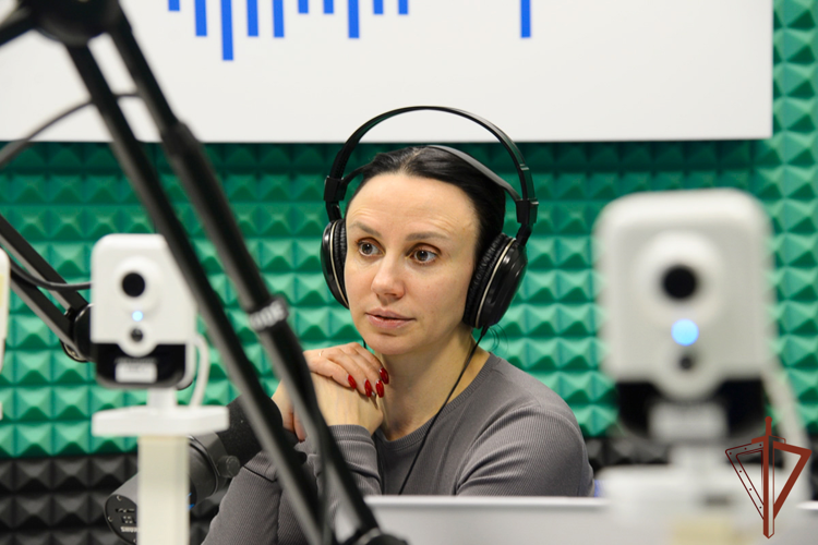 Представители Уральского округа Росгвардии поздравили работников региональных радиостанций с профессиональным праздником