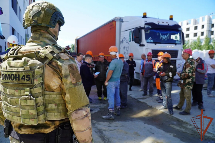 При силовой поддержке Росгвардии на Урале проведены профилактические мероприятия в сфере миграционного законодательства