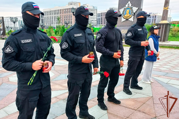 На Урале военнослужащие и сотрудники Росгвардии приняли участие в памятных мероприятиях ко Дню памяти и скорби
