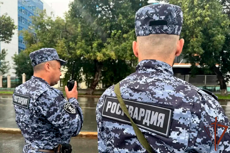 Безопасности праздничных мероприятий, прошедших на Урале, обеспечили росгвардейцы