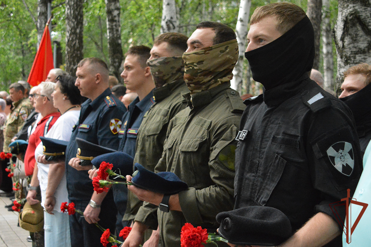 Военнослужащие и сотрудники Росгвардии на Урале почтили память ветеранов боевых действий