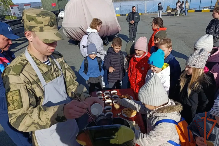 В регионах Урала представители Росгвардии провели патриотические мероприятия для молодежи