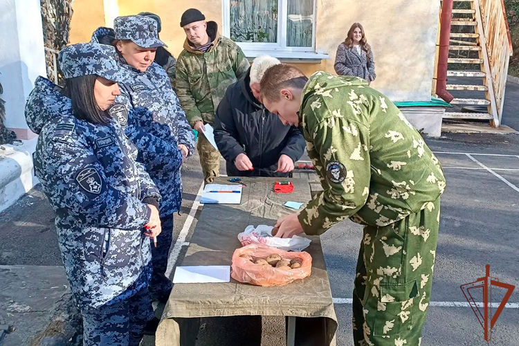 В подразделениях Уральского округа Росгвардии прошли патриотические мероприятия для молодежи