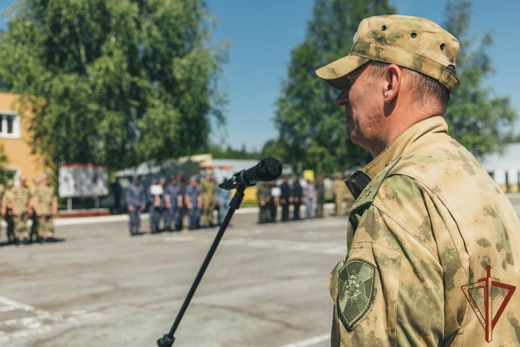 В Уральском округе Росгвардии определили сильнейших спортсменов в легкоатлетическом кроссе и служебном биатлоне