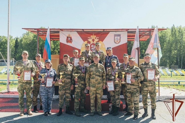 В Уральском округе Росгвардии определили сильнейших спортсменов в легкоатлетическом кроссе и служебном биатлоне