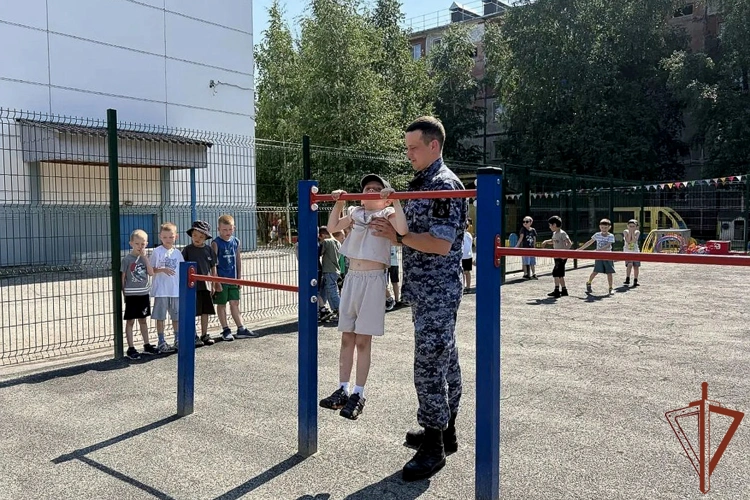 «Каникулы с Росгвардией» продолжают радовать детей на Урале