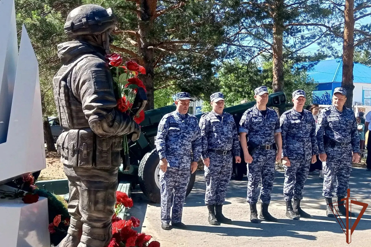 Военнослужащие и сотрудники Росгвардии на Урале почтили память ветеранов боевых действий