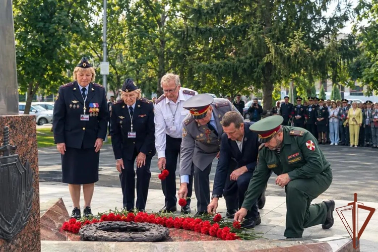 В Саратове росгвардейцы тепло встретили делегацию ветеранов войск правопорядка