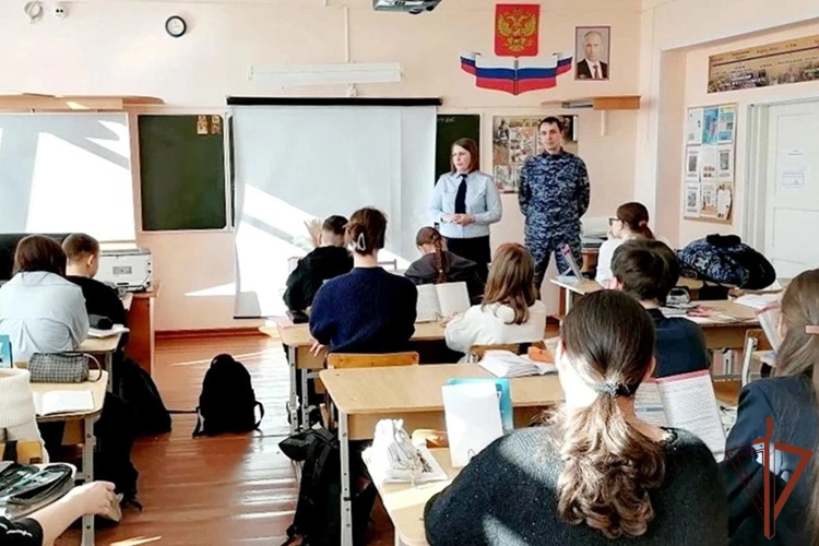 Росгвардейцы провели патриотические и профилактические мероприятия для молодежи