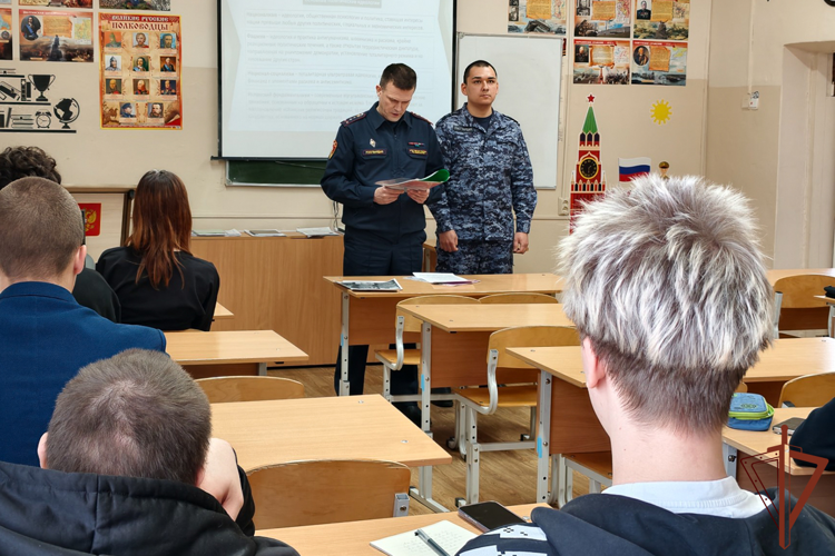 В Уральском округе Росгвардии продолжаются мероприятия по патриотическому воспитанию и профориентации молодежи