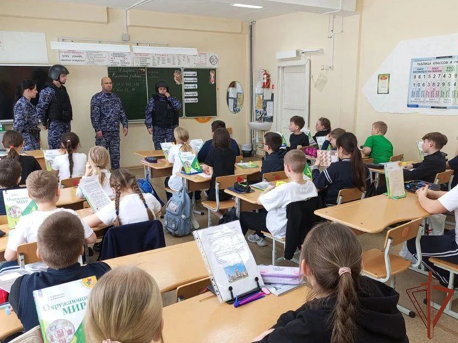Росгвардейцы провели патриотические и профилактические мероприятия для молодежи