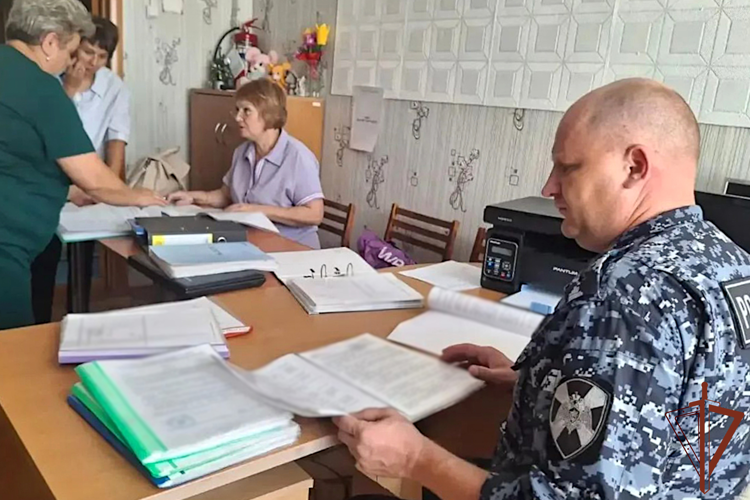 Комплексные проверки безопасности объектов образования с участием Росгвардии продолжаются на Урале
