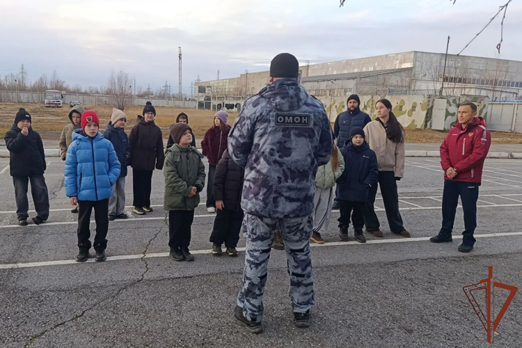 Дни открытых дверей и патриотические акции организовали росгвардейцы для юных жителей Урала (видео)