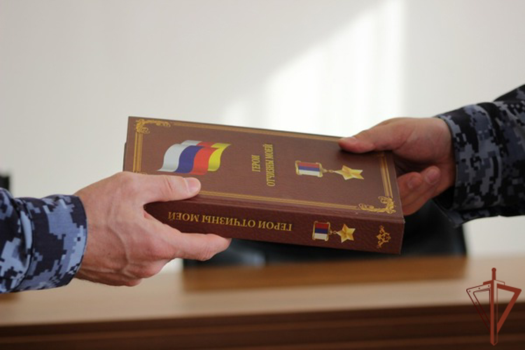 Росгвардейцы стали участниками всероссийской акции «Книговорот» в Северной Осетии