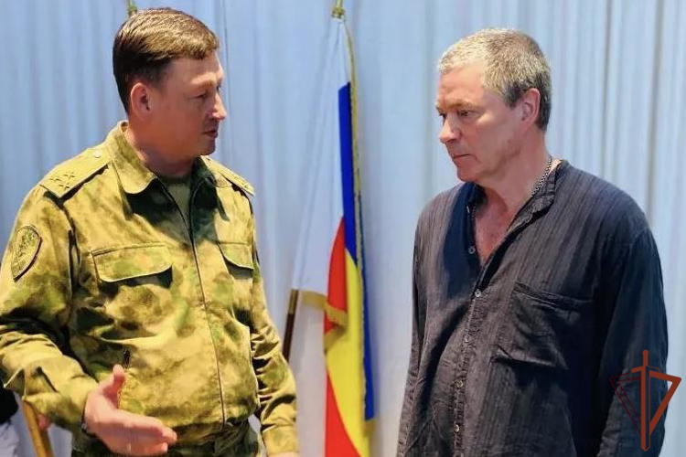 Актер Сергей Маховиков посетил госпиталь Росгвардии в Ростовской области