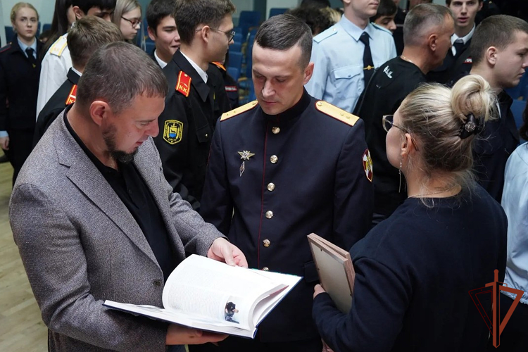 В Югре прошла масштабная встреча росгвардейцев с молодежью региона