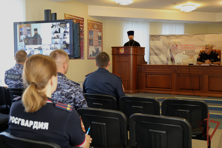 В Уральском округе Росгвардии в День Крещения Руси почтили память небесного покровителя ведомства (видео)