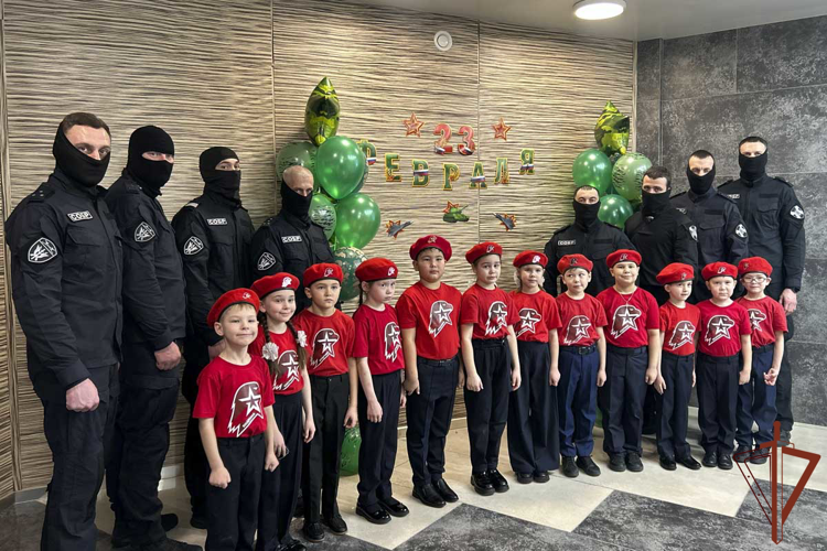 В рамках «Недели мужества» росгвардейцы провели патриотические и профориентационные мероприятия на Урале